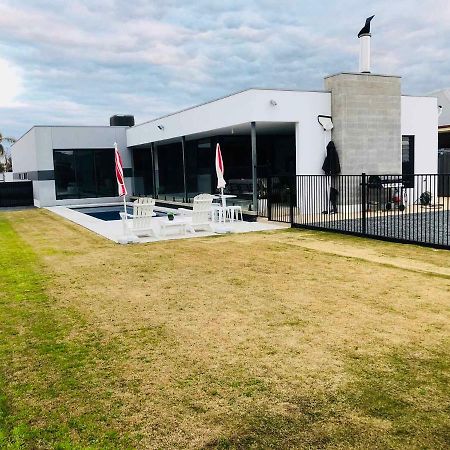 The Sinatra Holiday House - Couples Retreat Mulwala Exterior photo